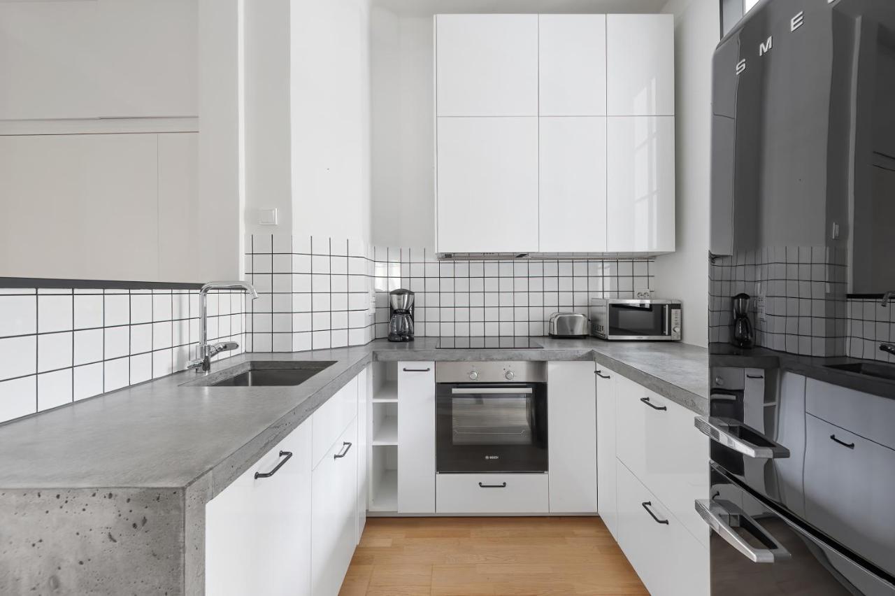 הלסינקי Wehost Fabulous 2Br In Prestigious Punavuori @Iso Roobertinkatu 26 מראה חיצוני תמונה